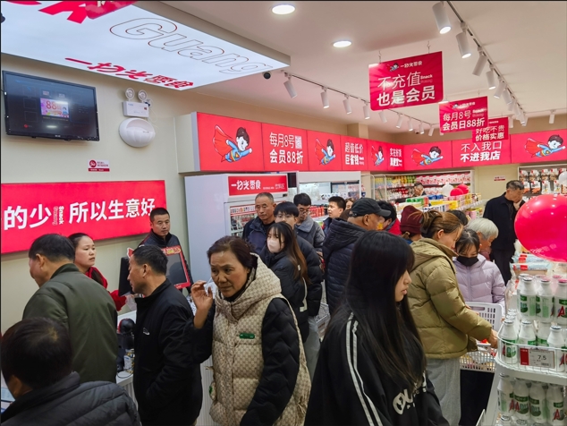 一扫光零食门店春节火热备货，聚焦坚果与礼盒产品